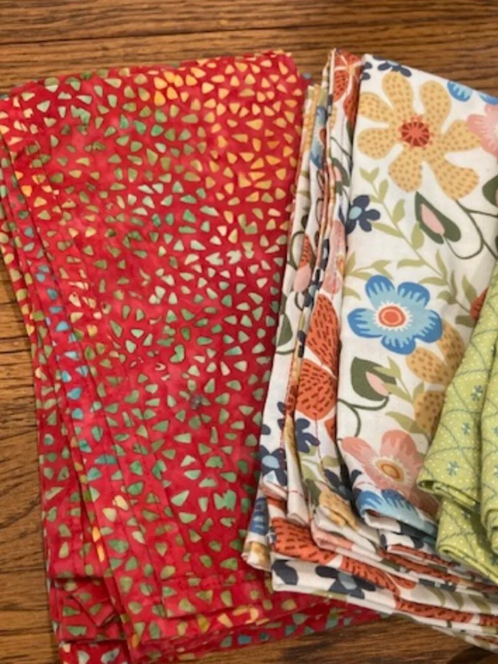 Vintage-Style Cotton Blend Fabric Napkins and Wooden Rings Set